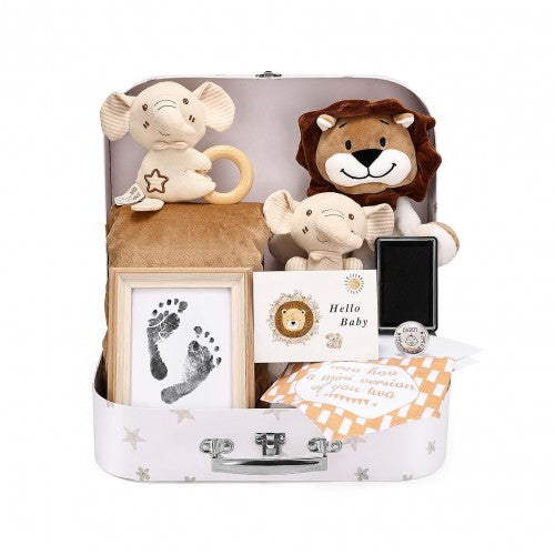 Image 26: Suitcase Newborn Gift Set - Lion